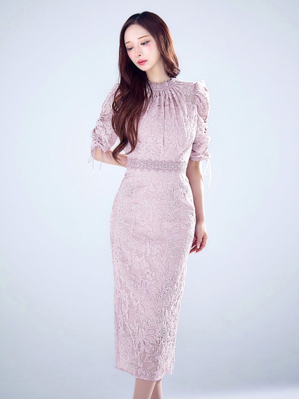 スモーキーラベンダー モデル：真優川咲　身長：158cm　着用サイズ：8号(Sサイズ)