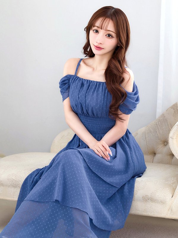 ブルー　モデル：真優川咲　身長：158cm　着用サイズ：8号(Sサイズ)