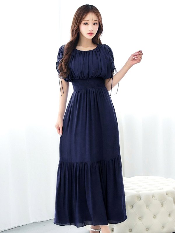 ネイビー　モデル：真優川咲　身長：158cm　着用サイズ：8号(Sサイズ)