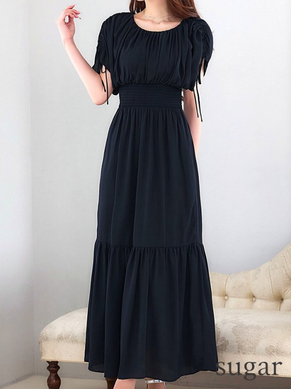 ブラック　モデル：真優川咲　身長：158cm　着用サイズ：8号(Sサイズ)