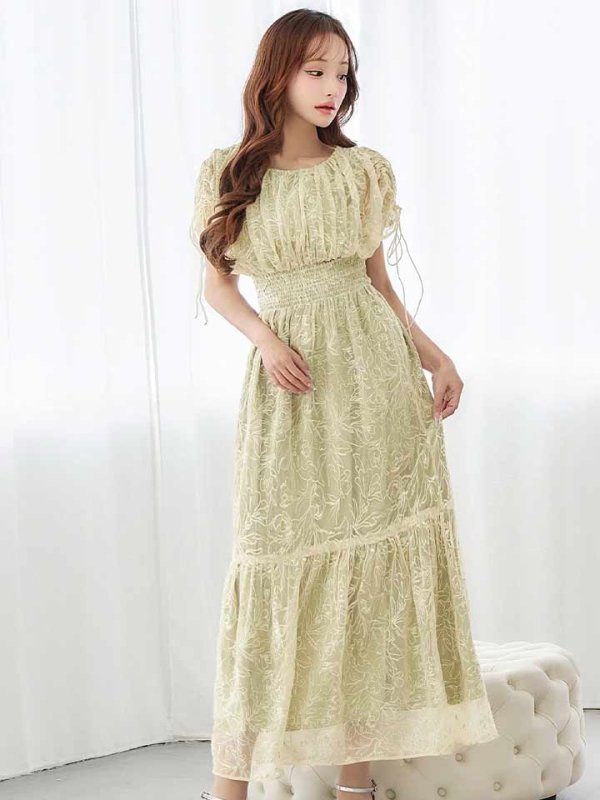 ベージュグリーン　モデル：真優川咲　身長：158cm　着用サイズ：8号(Sサイズ)