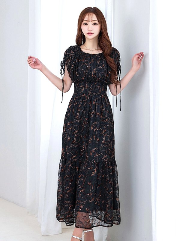 ブラック　モデル：真優川咲　身長：158cm　着用サイズ：8号(Sサイズ)