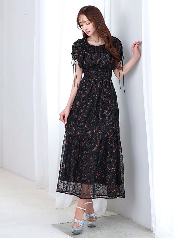 ブラック　モデル：真優川咲　身長：158cm　着用サイズ：8号(Sサイズ)