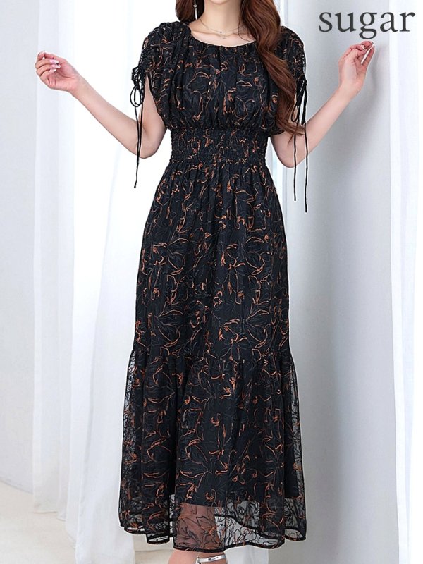 ブラック　モデル：真優川咲　身長：158cm　着用サイズ：8号(Sサイズ)