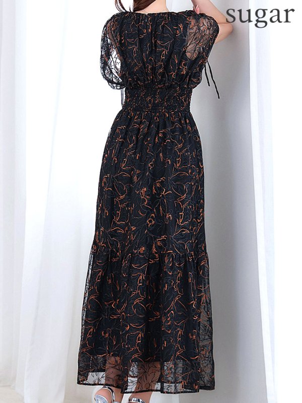 ブラック　モデル：真優川咲　身長：158cm　着用サイズ：8号(Sサイズ)