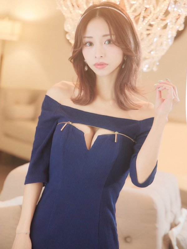 画像8: 門りょうちゃん着用 XSサイズあり【Glossy/グロッシー】袖あり/ バストジッパー/ リブニット/ ワンカラー/ 半袖/ オフショル/ ストレッチ/ タイト/ ミニドレス/ キャバドレス[OF2] (8)