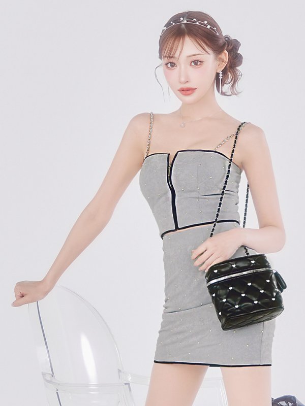 グレー モデル：明日花キララ　身長：162cm　着用サイズ：Sサイズ