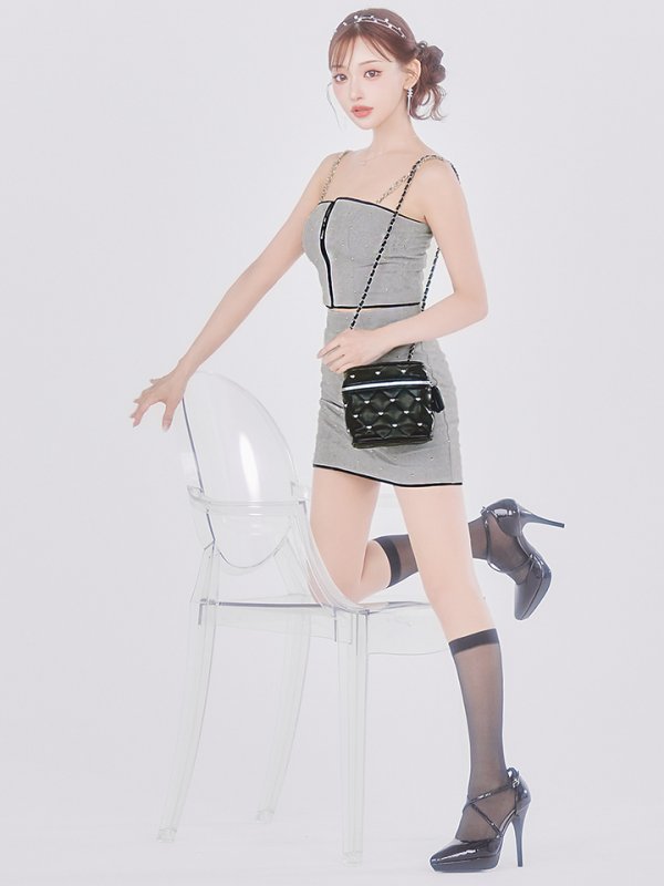 グレー モデル：明日花キララ　身長：162cm　着用サイズ：Sサイズ