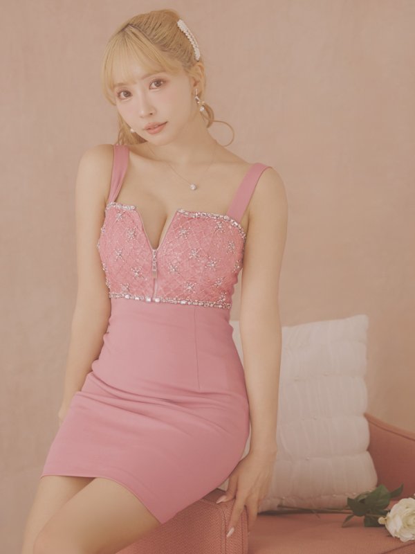 ピンク モデル：三上悠亜　身長：159cm　着用サイズ：Sサイズ