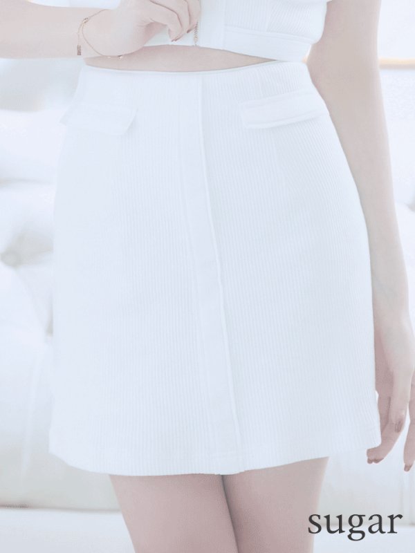 ホワイト モデル:天海りこ 身長:156cm 着用サイズ:Sサイズ