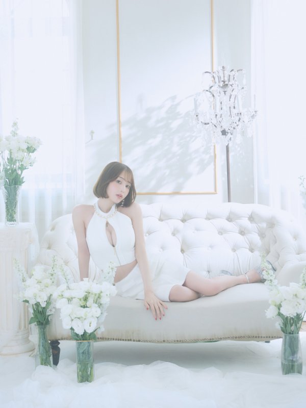 ホワイト モデル:天海りこ 身長:156cm 着用サイズ:Sサイズ