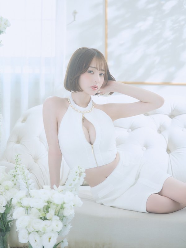 ホワイト モデル:天海りこ 身長:156cm 着用サイズ:Sサイズ