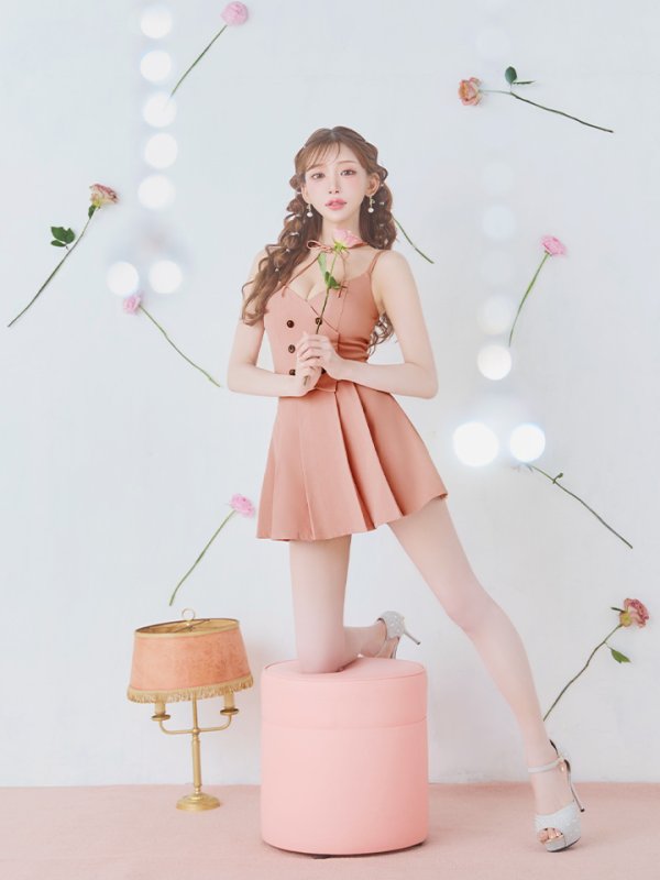 ピンク モデル：明日花キララ　身長：162cm　着用サイズ：Sサイズ