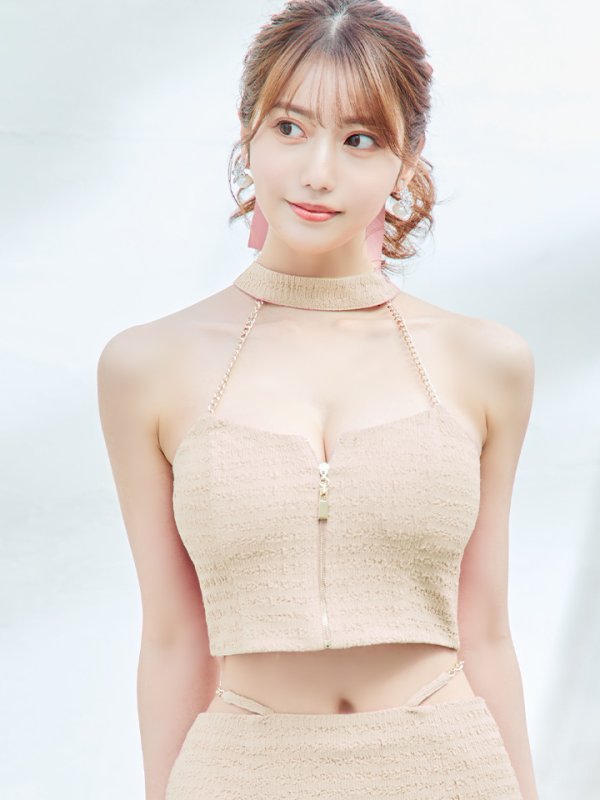 クリーム：モデル：阿部なつき　身長：160cm　着用サイズ：Sサイズ