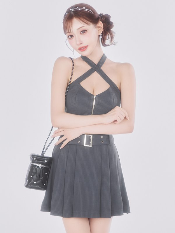 グレー モデル：明日花キララ　身長：162cm 着用サイズ：Sサイズ