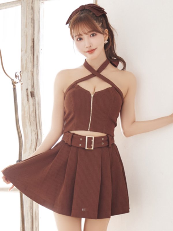 ブラウン モデル：三上悠亜　身長：158cm　着用サイズ：Sサイズ