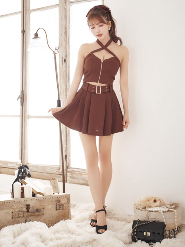 ブラウン モデル：三上悠亜　身長：158cm　着用サイズ：Sサイズ