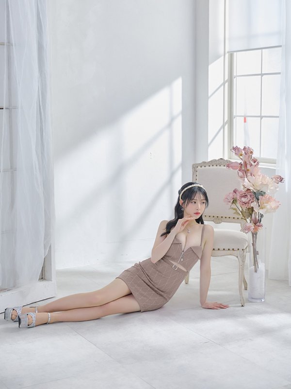 画像16: XSサイズあり【Glossy/グロッシー】ウエストカット/ ストーンリブニット/ ベルト/ キャミソール/ タイト/ ミニドレス/ キャバドレス[OF08] (16)