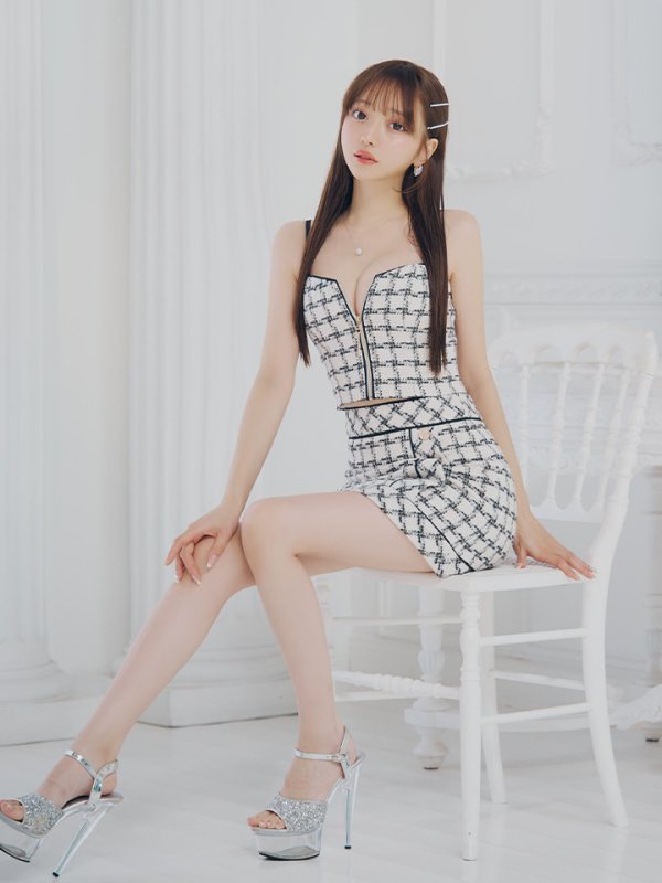 ホワイト モデル:羽澄まり 身長:158cm 着用サイズ:Sサイズ