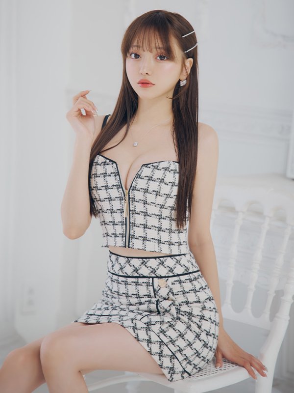 ホワイト モデル:羽澄まり 身長:158cm 着用サイズ:Sサイズ