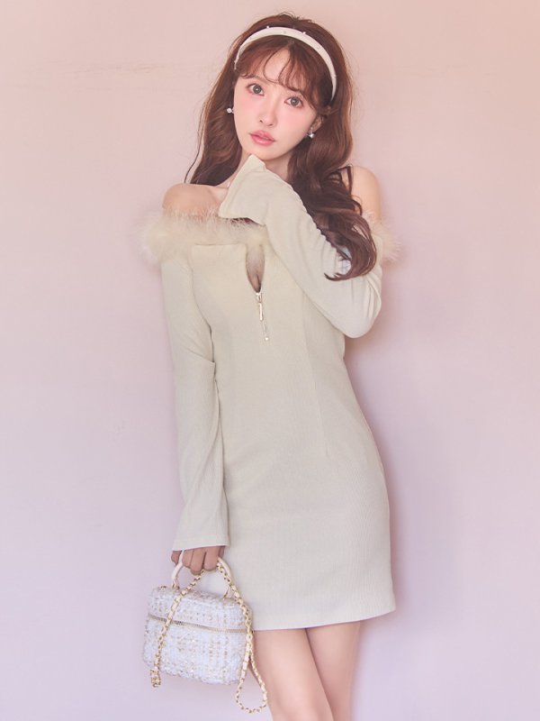 アイボリー モデル：三上悠亜　身長：159cm　着用サイズ：Sサイズ