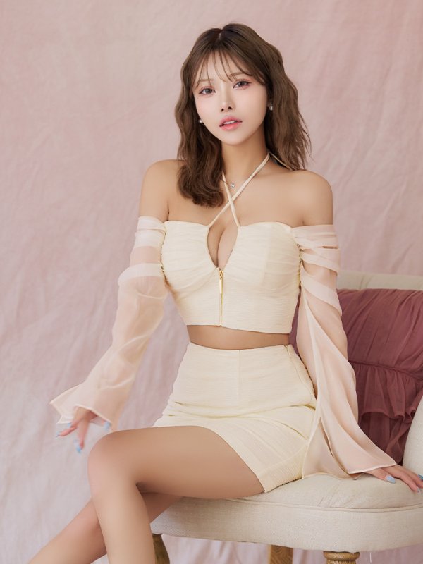 アイボリー モデル:如月れい 身長:156cm 着用サイズ:Sサイズ