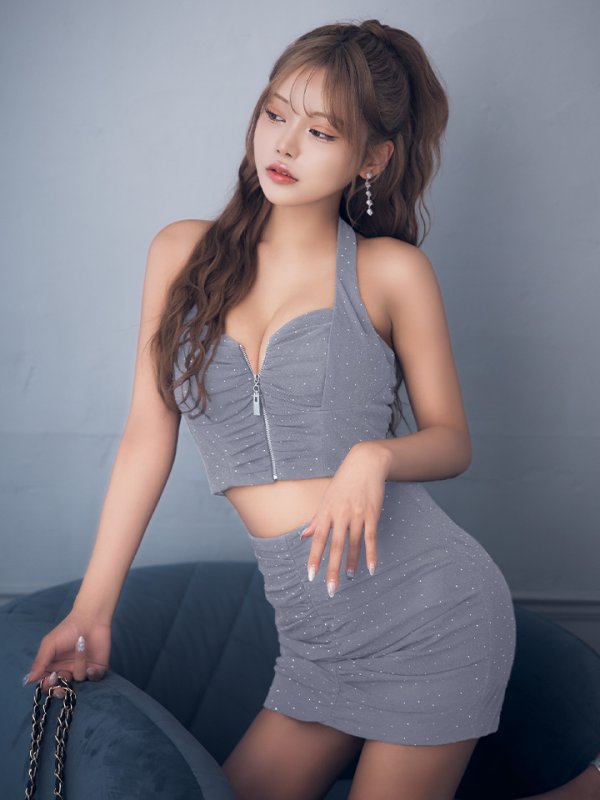 グレー モデル:如月れい 身長:156cm 着用サイズ:Sサイズ