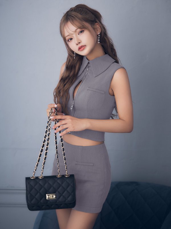 グレー モデル:如月れい 身長:156cm 着用サイズ:Sサイズ