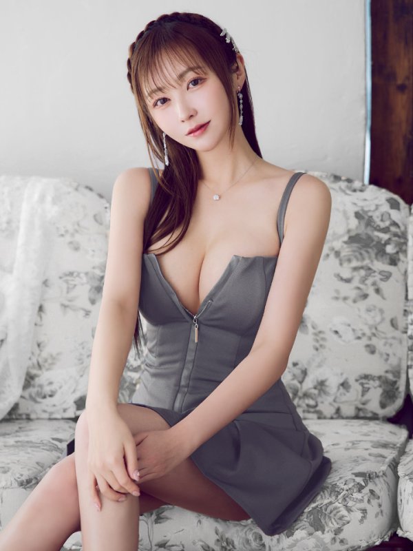 グレー モデル：橋本甜歌(てんちむ)　身長：163cm　着用サイズ：Sサイズ