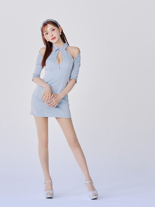 ブルー　モデル：明日花キララ　身長162cm　着用サイズ：Sサイズ