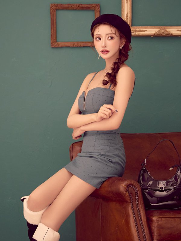 グレー モデル：明日花キララ　身長162cm　着用サイズ：Sサイズ