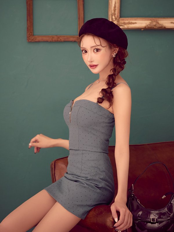 グレー モデル：明日花キララ　身長162cm　着用サイズ：Sサイズ