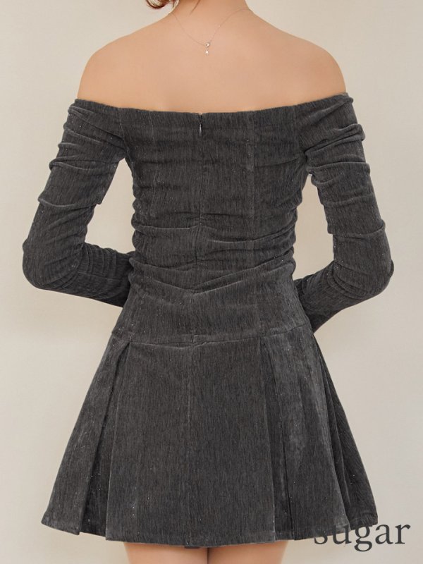 グレー　モデル：明日花キララ　身長162cm　着用サイズ：Sサイズ