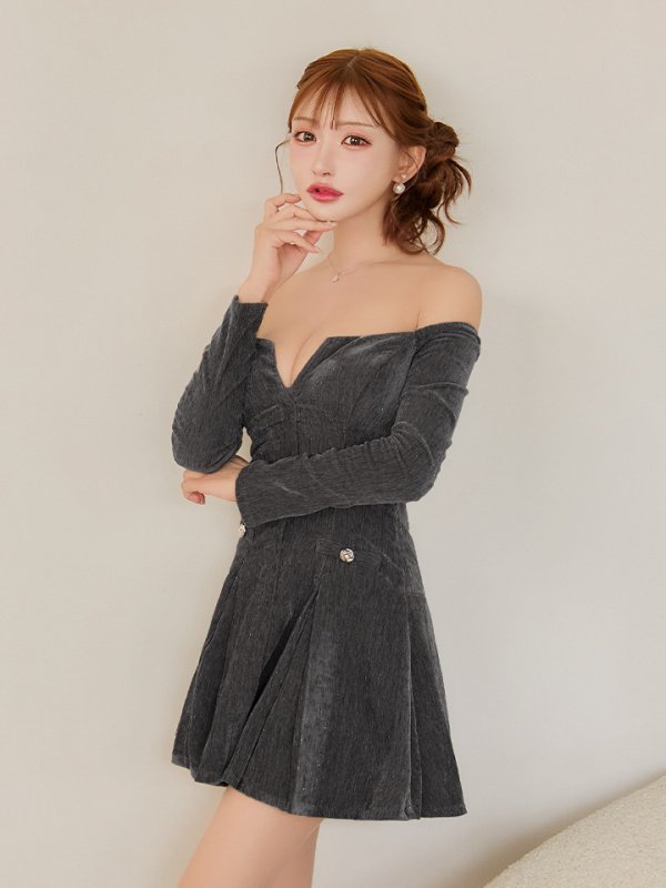 グレー　モデル：明日花キララ　身長162cm　着用サイズ：Sサイズ