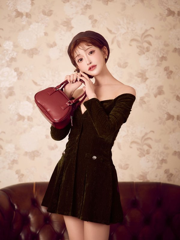 ブラウン　モデル：明日花キララ　身長162cm　着用サイズ：Sサイズ