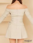 ベージュ　モデル：三上悠亜　身長：159cm　着用サイズ：Sサイズ