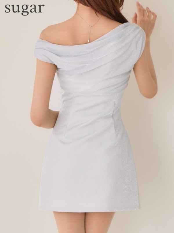 ホワイト モデル：明日花キララ　身長：162cm サイズ：Sサイズ