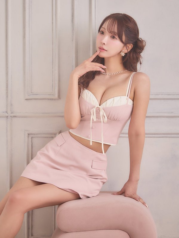 ピンク×アイボリー　モデル：三上悠亜　身長：159cm　着用サイズ：Sサイズ