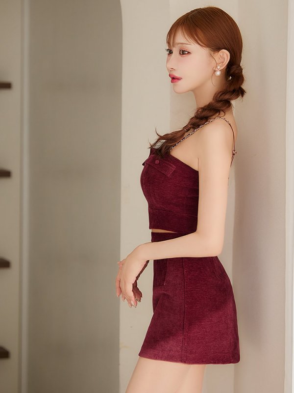 バーガンディー　モデル：明日花キララ　身長：162cm　着用サイズ：Sサイズ