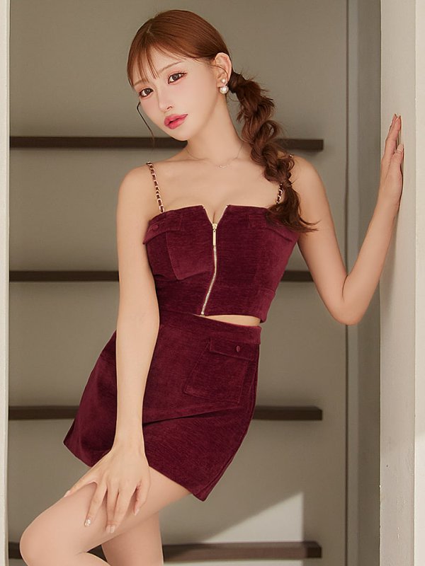 バーガンディー　モデル：明日花キララ　身長：162cm　着用サイズ：Sサイズ