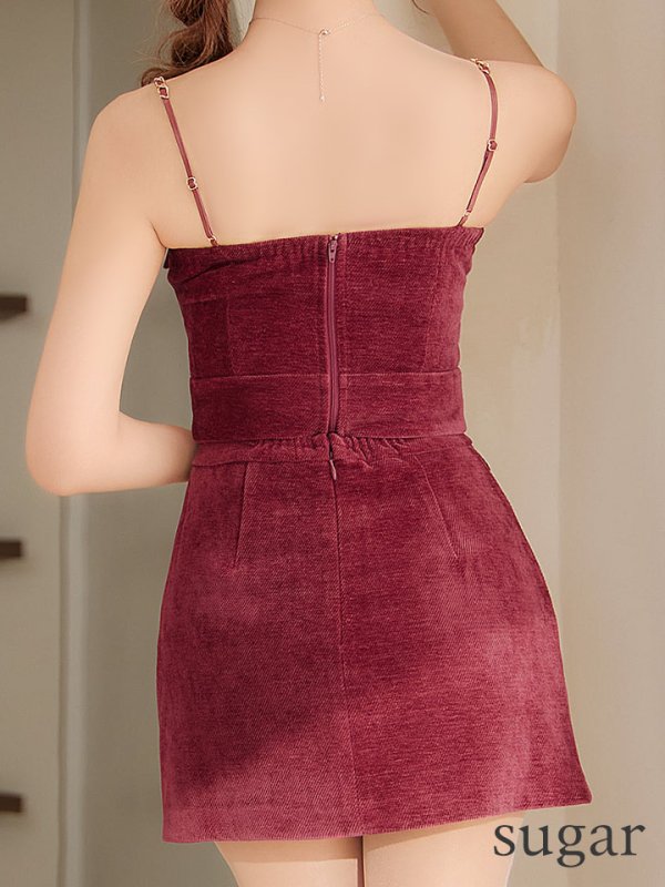 バーガンディー　モデル：明日花キララ　身長：162cm　着用サイズ：Sサイズ