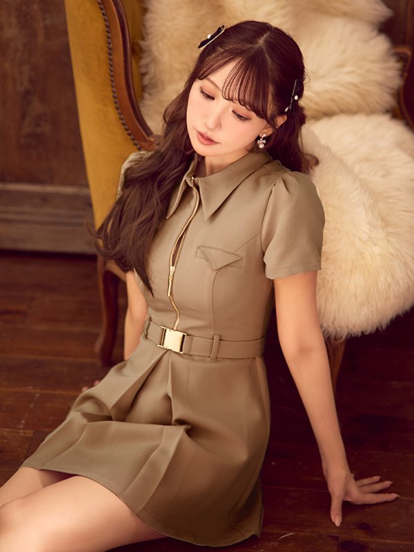 ベージュ モデル：三上悠亜　身長：159cm　着用サイズ：Sサイズ