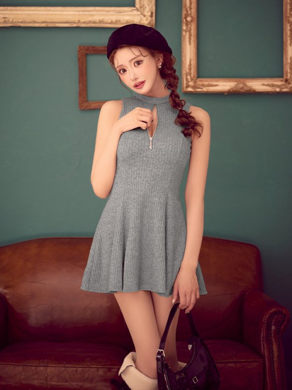 グレー モデル：明日花キララ　身長：162cm 着用サイズ：Sサイズ