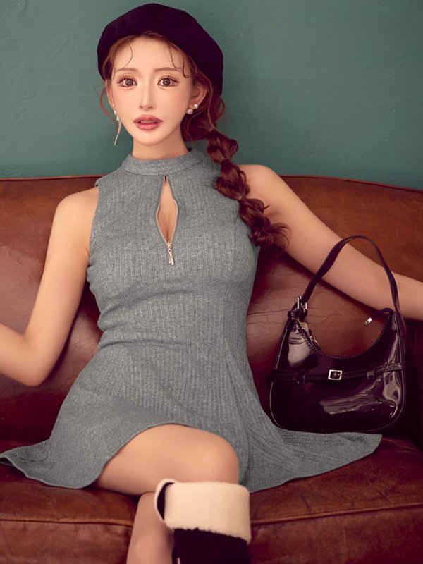 グレー モデル：明日花キララ　身長：162cm 着用サイズ：Sサイズ