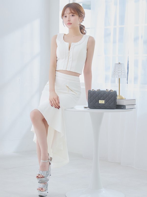 ホワイト モデル:羽澄まり 身長:158cm 着用サイズ:Sサイズ