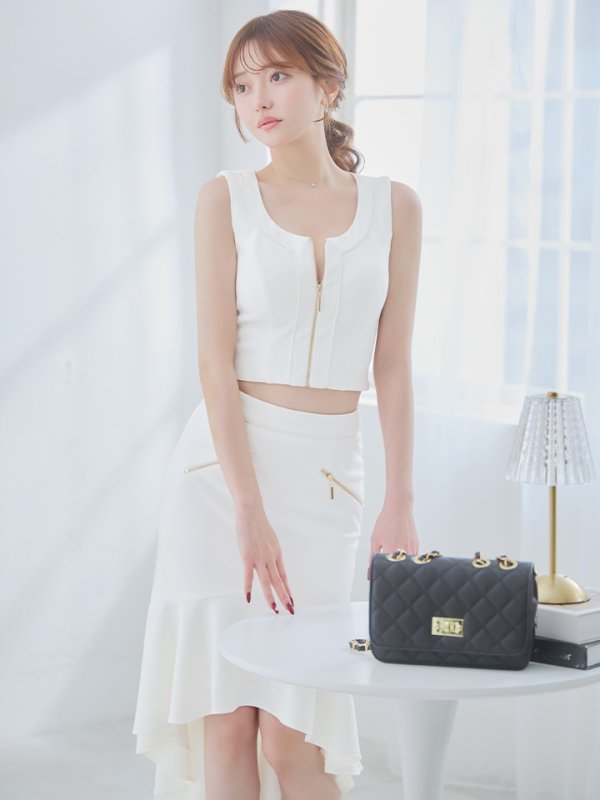 ホワイト モデル:羽澄まり 身長:158cm 着用サイズ:Sサイズ