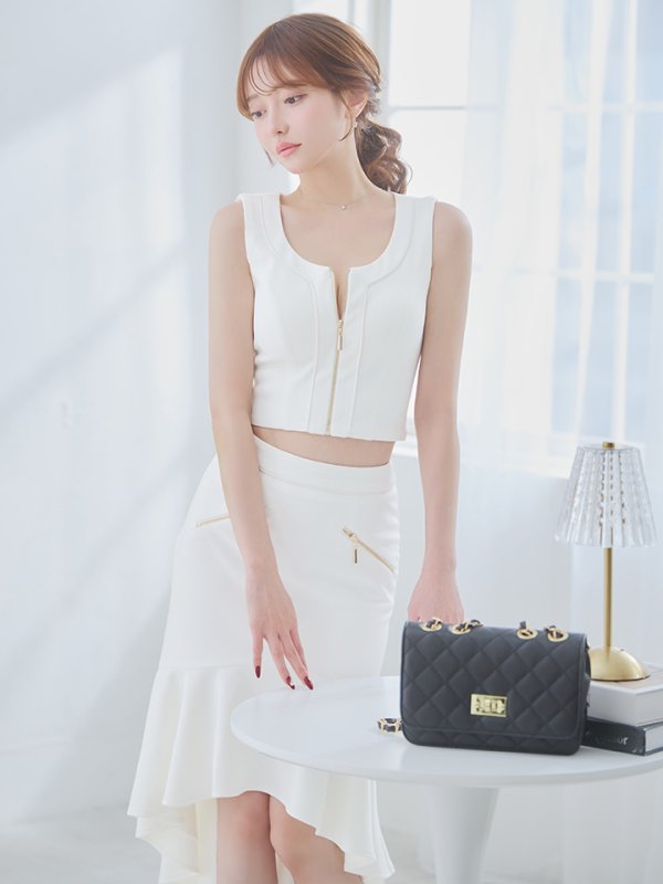 ホワイト モデル:羽澄まり 身長:158cm 着用サイズ:Sサイズ