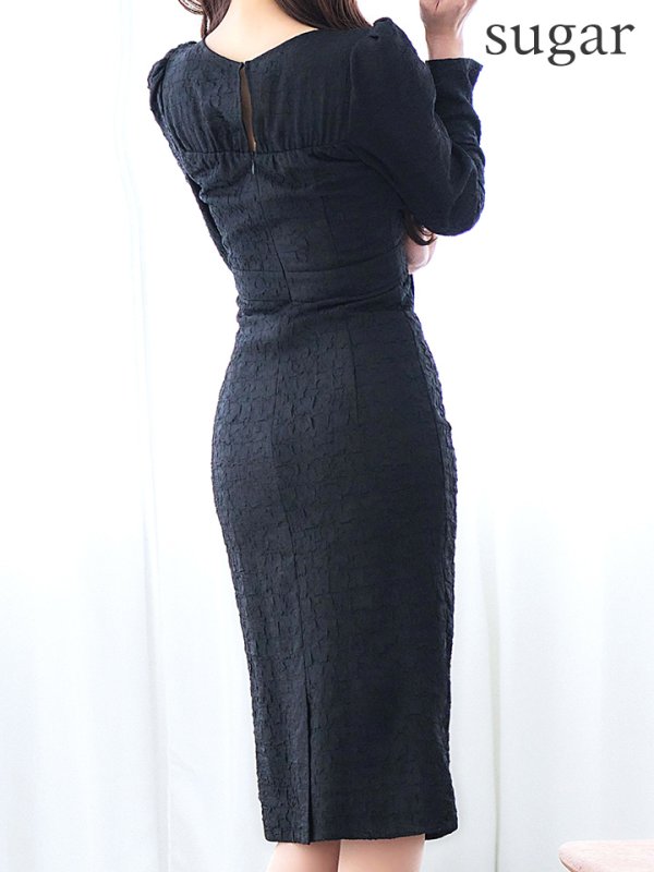 ブラック モデル：真優川咲　身長：158cm　着用サイズ：8号(Sサイズ)