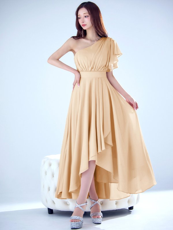 ベージュ モデル：真優川咲　身長：158cm　着用サイズ：8号(Sサイズ)