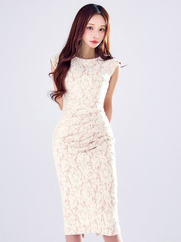 ベージュモーヴ モデル:真優川咲 身長:158cm 着用サイズ:8号(Sサイズ)